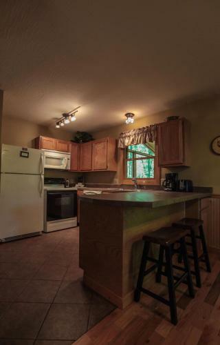Hawk's Peak - Hocking Hills Cabin