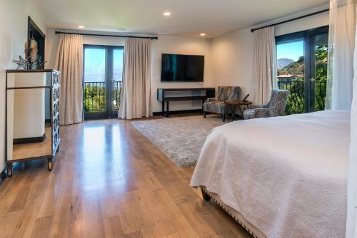Breathtaking Spanish Villa In Hollywood Hills