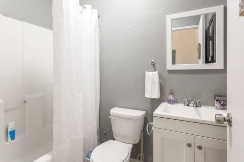 204 Sunset � Silverlake Sunset Apartment 7.45
