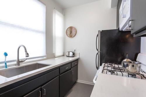 204 Sunset � Silverlake Sunset Apartment 7.45