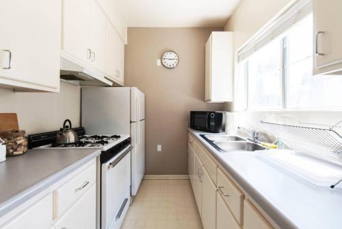 Silverlake Sunset Studio Apartment 7.47