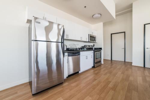 Hollywood Tower Apartel