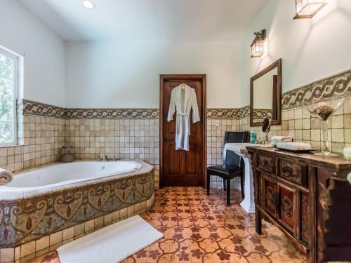 Maxwellton Home