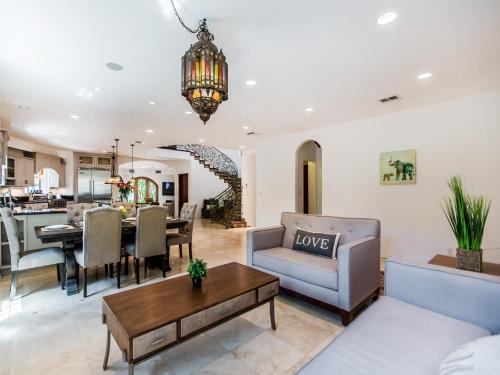 Maxwellton Home