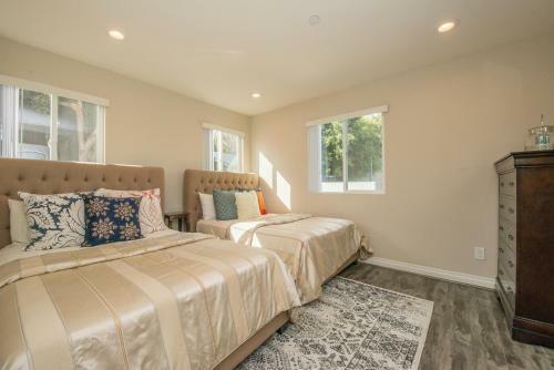 Chic Hollywood Home - Central To Everything