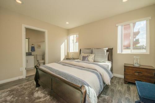 Chic Hollywood Home - Central To Everything