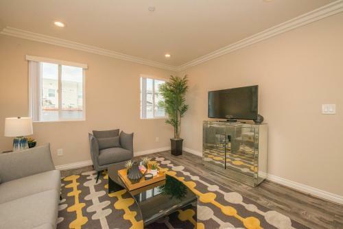 Chic Hollywood Home - Central To Everything