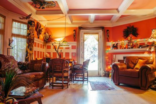 Hollywood Bed & Breakfast