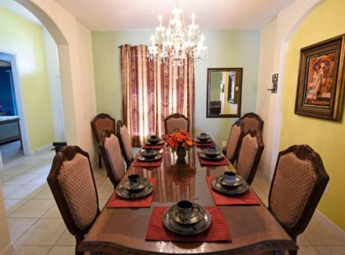 Yellow Hearth 318