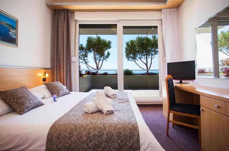 Hotel More
