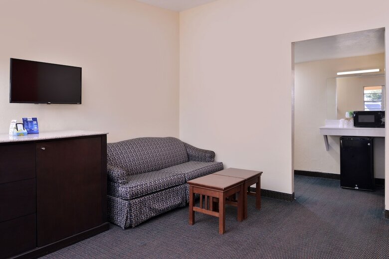 Motel Scottish Inn And Suites