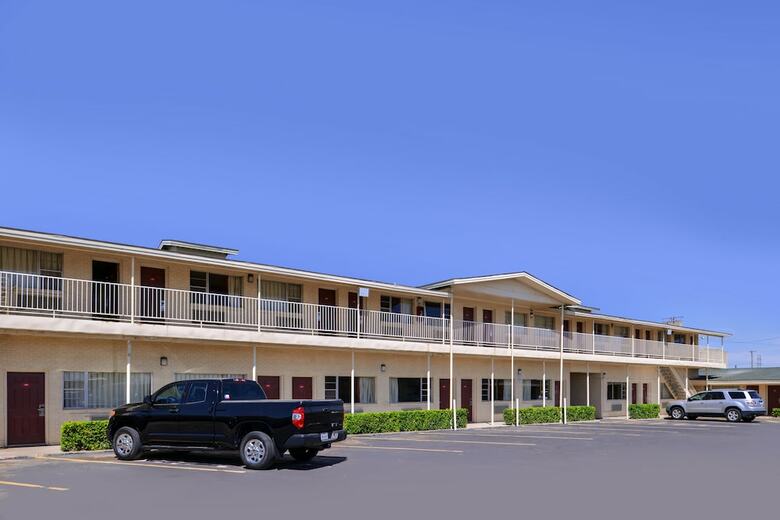 Motel Scottish Inn And Suites