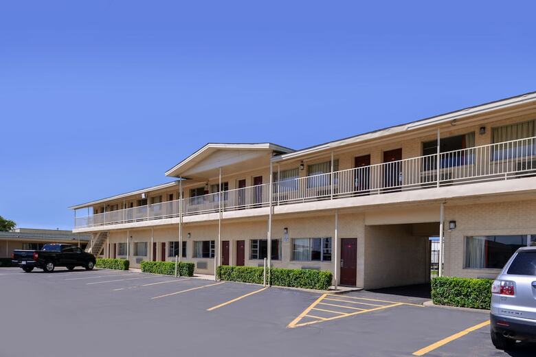 Motel Scottish Inn And Suites