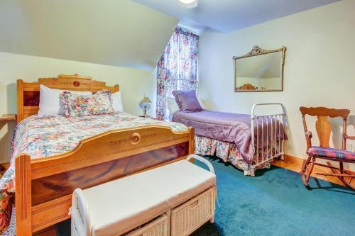 Amato Carriage House, Upper Level