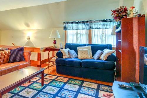 Amato Carriage House, Upper Level