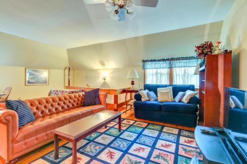 Amato Carriage House, Upper Level