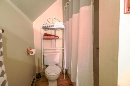 Amato Carriage House, Upper Level