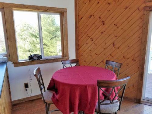 The Shuck - Christophers Riverside Cabin 1