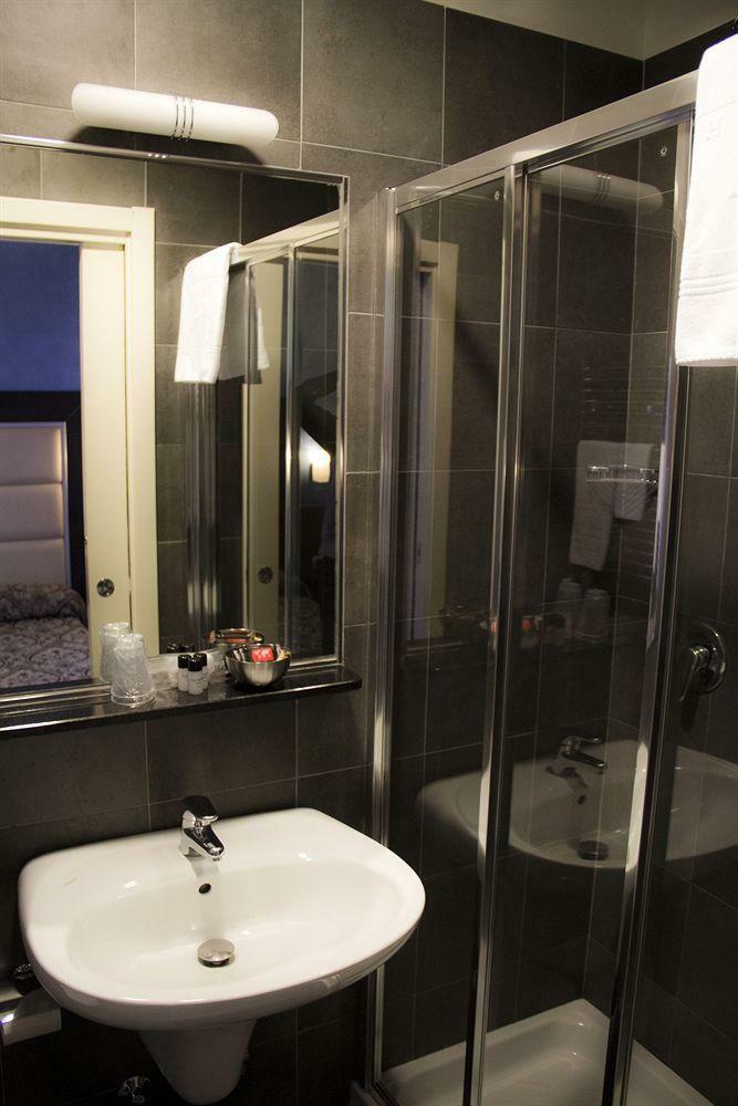 Hotel Five