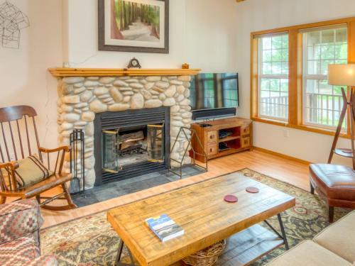 Whispering Whale Lodge