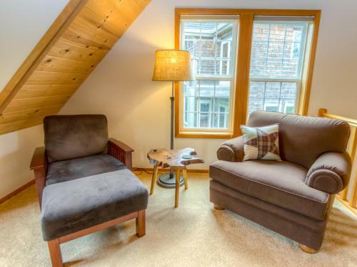 Whispering Whale Lodge