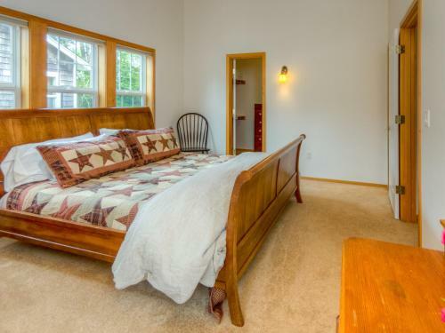 Whispering Whale Lodge