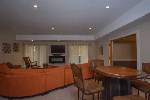 Barley Moon Retreat Five-bedroom Holiday Home
