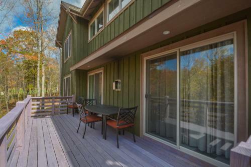 Barley Moon Retreat Five-bedroom Holiday Home