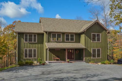Barley Moon Retreat Five-bedroom Holiday Home