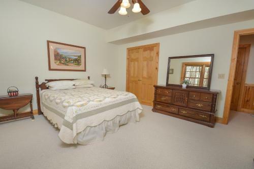 Rock Lodge Cabin Four-bedroom Holiday Home