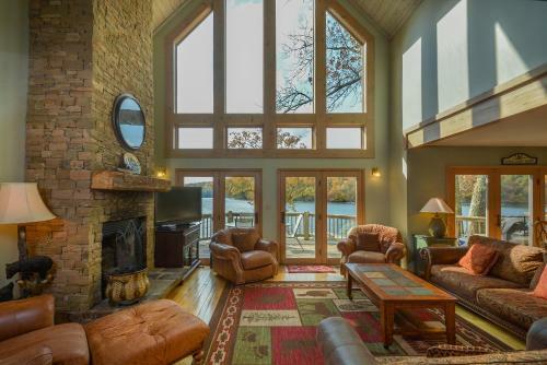 At Lake's Edge Six-bedroom Holiday Home