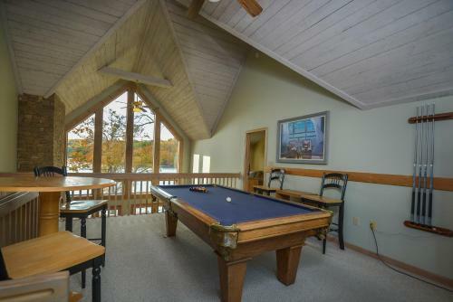At Lake's Edge Six-bedroom Holiday Home