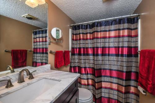 Snow Place Like Home Three-bedroom Holiday Home
