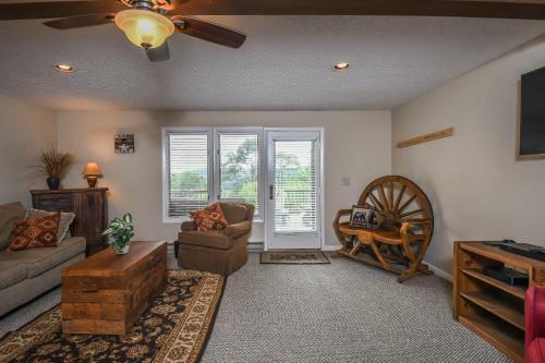 Snow Place Like Home Three-bedroom Holiday Home