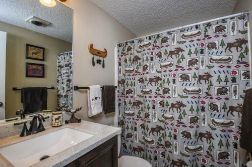 Snow Place Like Home Three-bedroom Holiday Home