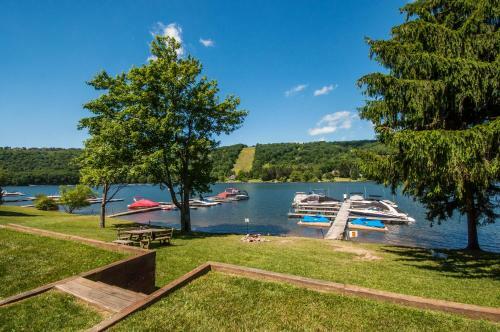 Cedar Shores Villa #14 Five-bedroom Holiday Home