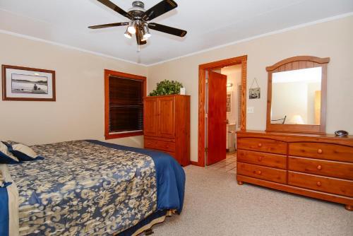 Whispering Oaks Three-bedroom Holiday Home