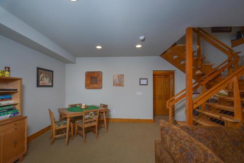 Livin' Lodge Three-bedroom Holiday Home