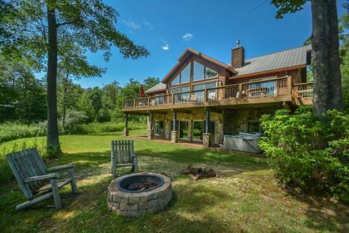 Glass Mountain Lodge Five-bedroom Holiday Home