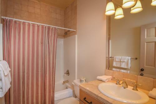 Steden Court Eight-bedroom Holiday Home