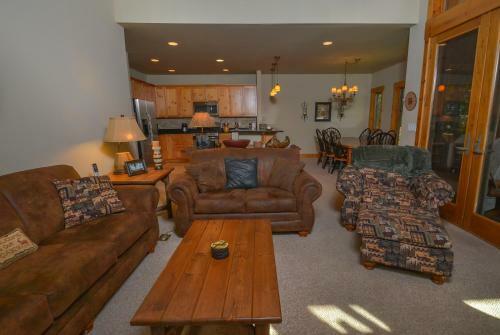 Baraboo Lodge Four-bedroom Holiday Home
