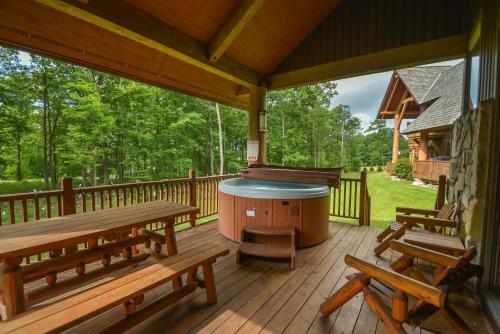 Baraboo Lodge Four-bedroom Holiday Home