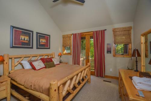 Baraboo Lodge Four-bedroom Holiday Home