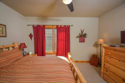 Baraboo Lodge Four-bedroom Holiday Home