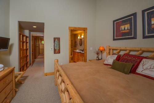 Baraboo Lodge Four-bedroom Holiday Home