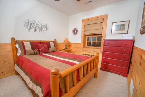 Old Bruin's Den Four-bedroom Holiday Home