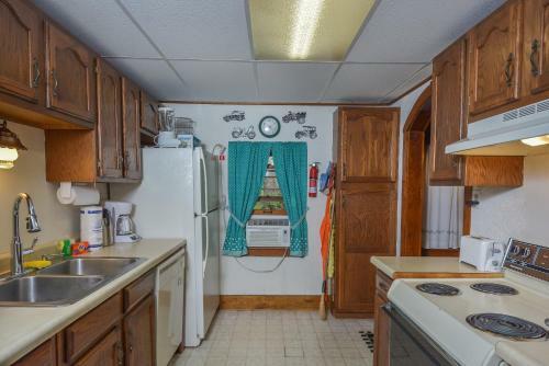 Simpson's Sanctuary Three-bedroom Holiday Home