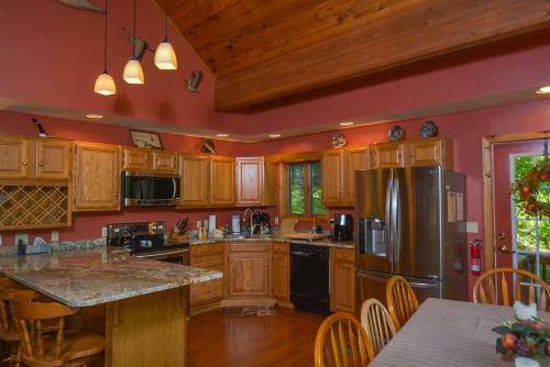 Slip Away Chalet Four-bedroom Holiday Home