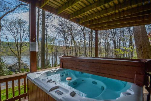 Slip Away Chalet Four-bedroom Holiday Home