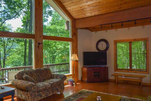 Slip Away Chalet Four-bedroom Holiday Home